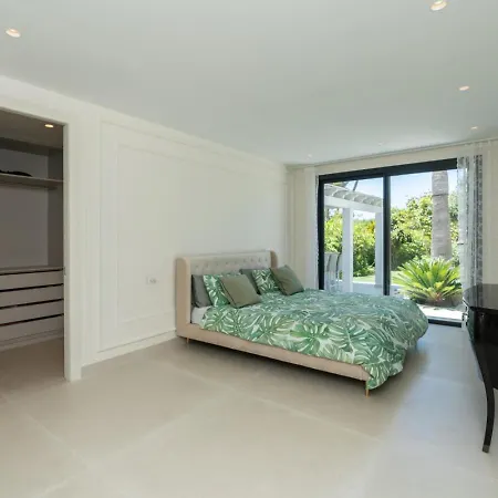 Stunning 6-bedroom In Guadalmina Baja