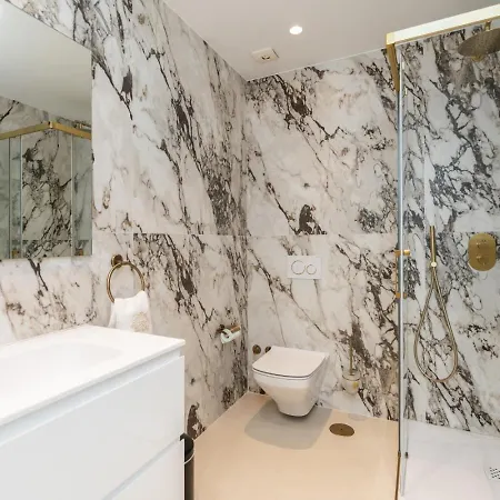 Villa Stunning 6-bedroom In Guadalmina Baja