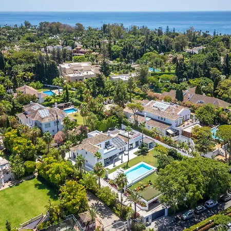 Stunning 6-bedroom In Guadalmina Baja *