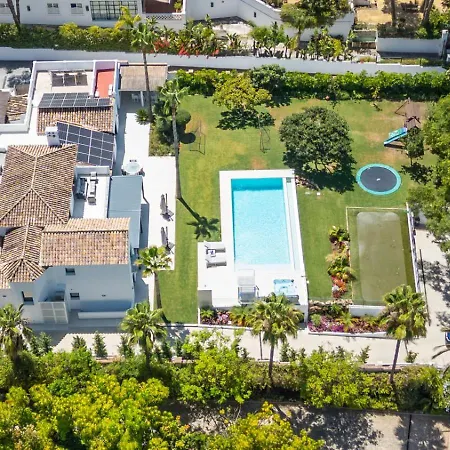 Stunning 6-bedroom In Guadalmina Baja