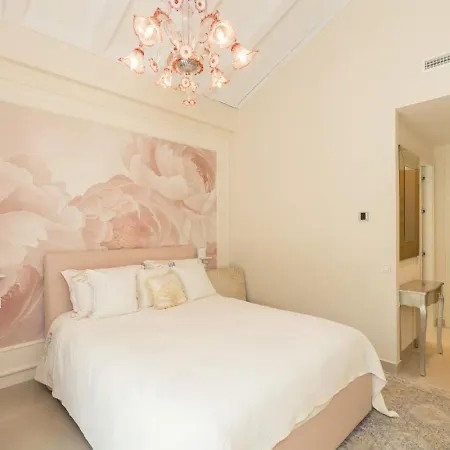 Stunning 6-bedroom In Guadalmina Baja Villa