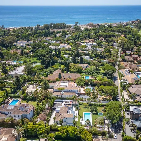 Stunning 6-bedroom In Guadalmina Baja Villa *