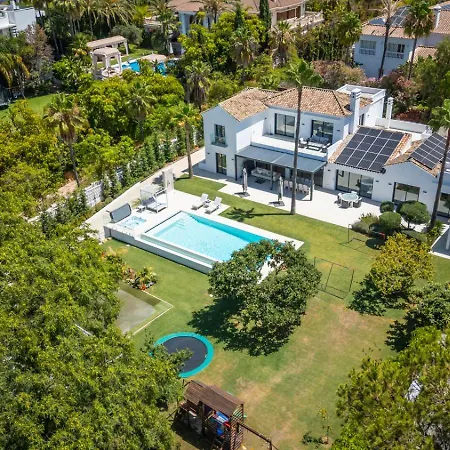 Stunning 6-bedroom In Guadalmina Baja Villa