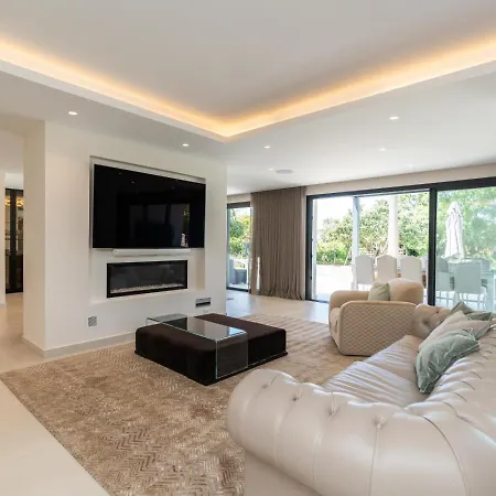 Stunning 6-bedroom In Guadalmina Baja Villa *