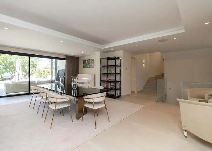 Stunning 6-bedroom In Guadalmina Baja 마르베야