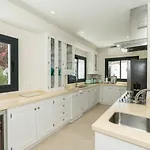 فيلة Stunning 6-bedroom In Guadalmina Baja *