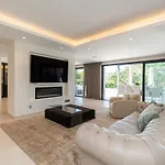 Stunning 6-bedroom In Guadalmina Baja فيلة *