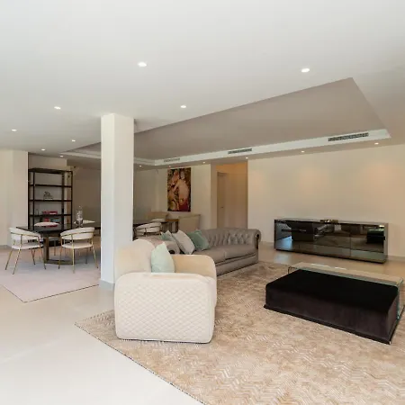 Stunning 6-bedroom In Guadalmina Baja Villa *