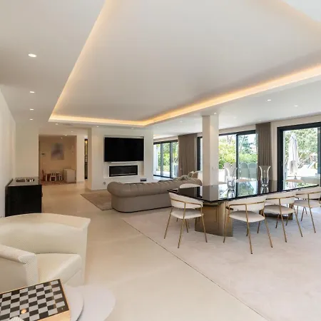 Βίλα Stunning 6-bedroom In Guadalmina Baja *