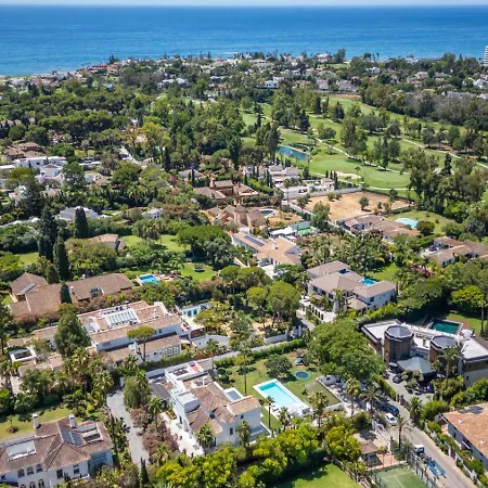 Villa Stunning 6-bedroom In Guadalmina Baja Marbella