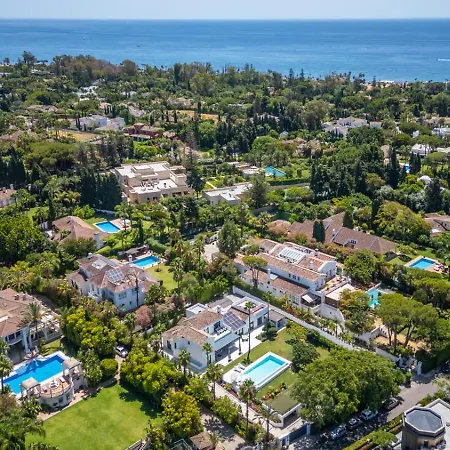 Βίλα Stunning 6-bedroom In Guadalmina Baja *