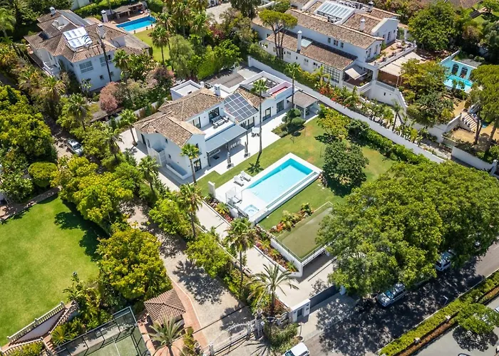 别墅 Stunning 6-bedroom In Guadalmina Baja 马尔韦利亚