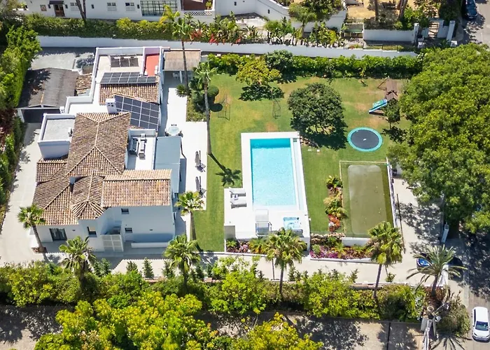 Stunning 6-bedroom In Guadalmina Baja