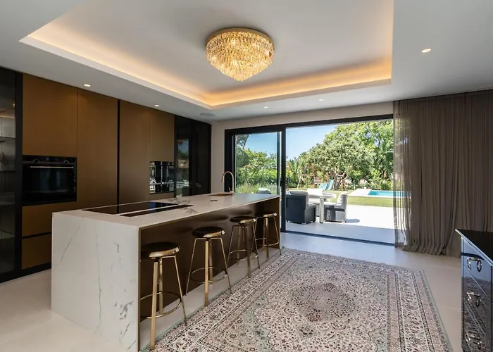 Vila Stunning 6-bedroom In Guadalmina Baja *