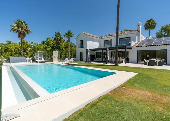 Stunning 6-bedroom In Guadalmina Baja 别墅 马尔韦利亚
