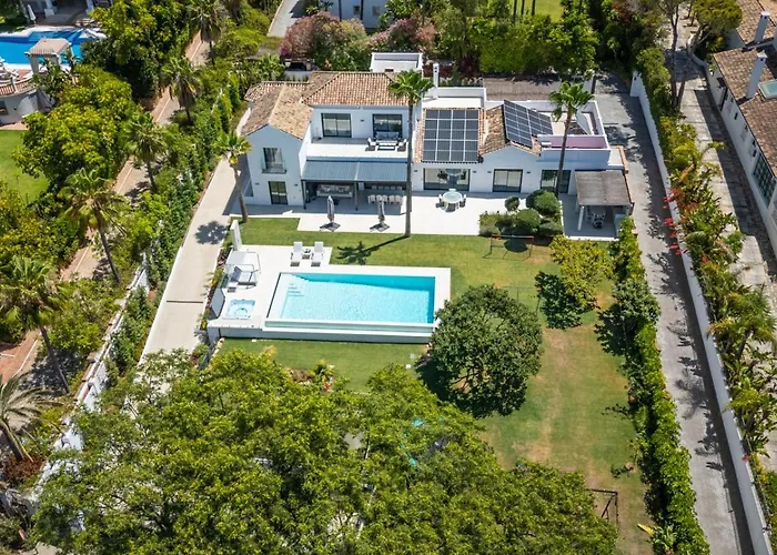 Stunning 6-bedroom In Guadalmina Baja 别墅 马尔韦利亚