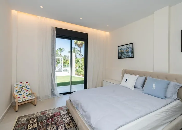 Stunning 6-bedroom In Guadalmina Baja *