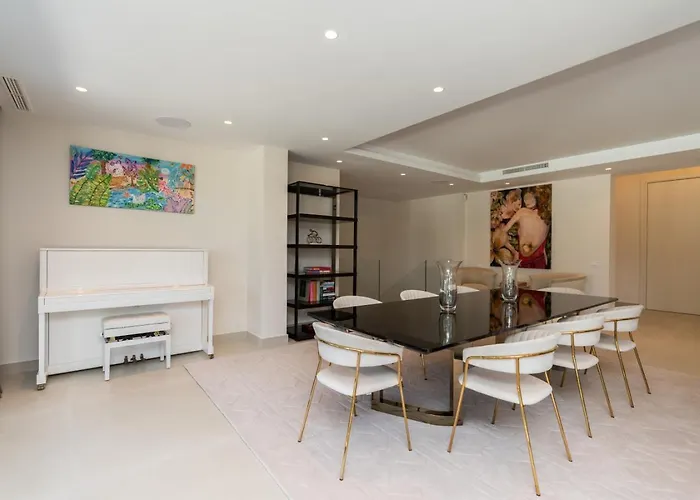 Stunning 6-bedroom In Guadalmina Baja *