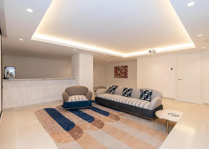 Stunning 6-bedroom In Guadalmina Baja Villa