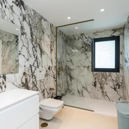 Villa Stunning 6-bedroom In Guadalmina Baja *