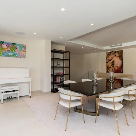 Stunning 6-bedroom In Guadalmina Baja *