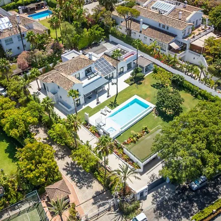 Villa Stunning 6-bedroom In Guadalmina Baja Marbella